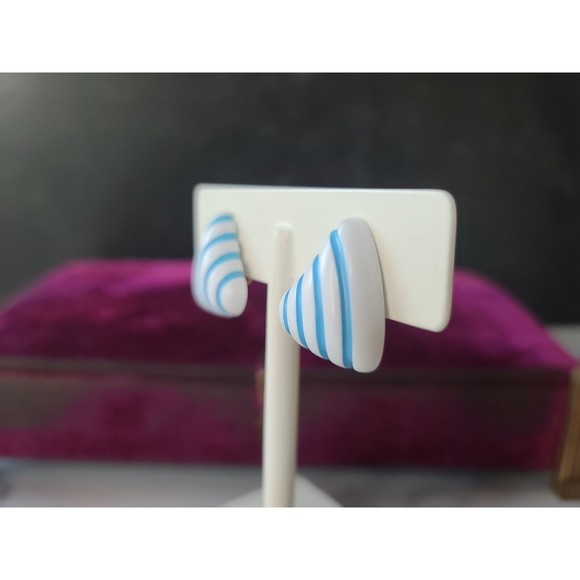 Vintage White And Blue Striped Triangular Plastic Clip-on Earrings - Picture 9 of 10
